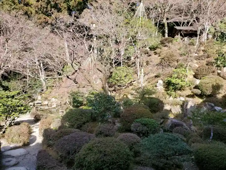 金剛輪寺の{uncategorized: "未分類", other: "その他", undefined: "問題あり", building: "その他建物", grave: "お墓", sacred_gate: "鳥居", guardian: "狛犬", statue: "像", buddha: "仏像", history: "歴史", nature: "自然", garden: "庭園", animal: "動物", pagoda: "塔", temizu: "手水舎", mountain_gate: "山門・神門", sanctuary: "本殿・本堂", subordinate: "末社・摂社", art: "芸術", scenery: "景色", jizo: "地蔵", ema: "絵馬", goshuin: "御朱印", omikuji: "おみくじ", items: "授与品その他", amulet: "お守り", goshuincho: "御朱印帳", eats: "食事", festival: "お祭り", votive_dance: "神楽", shichigosan: "七五三参", wedding: "結婚式", experience: "体験その他", initially: "初詣", around: "周辺", anti_infection: "感染症対策"}