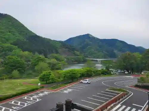 皆沢八幡宮本殿の景色