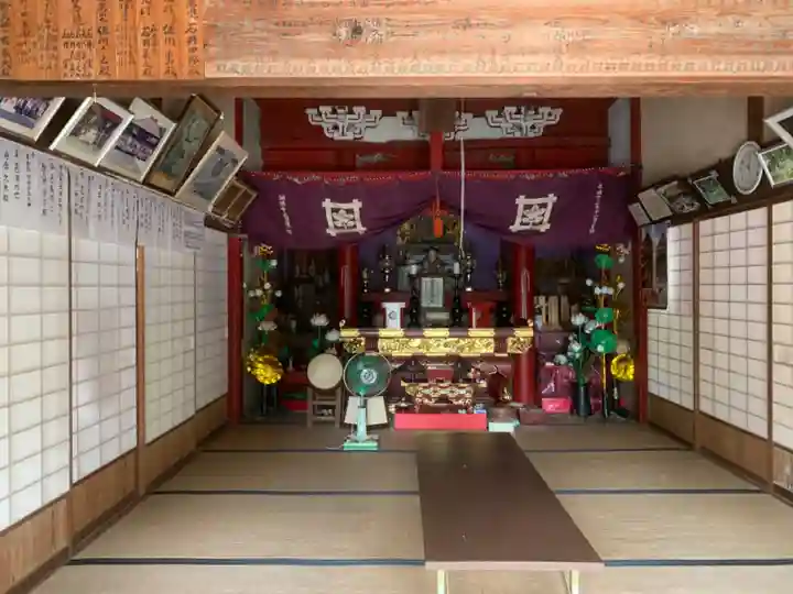 城徳寺の本殿・本堂