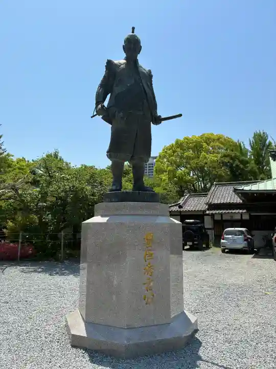豊國神社の{uncategorized: "未分類", other: "その他", undefined: "問題あり", building: "その他建物", grave: "お墓", sacred_gate: "鳥居", guardian: "狛犬", statue: "像", buddha: "仏像", history: "歴史", nature: "自然", garden: "庭園", animal: "動物", pagoda: "塔", temizu: "手水舎", mountain_gate: "山門・神門", sanctuary: "本殿・本堂", subordinate: "末社・摂社", art: "芸術", scenery: "景色", jizo: "地蔵", ema: "絵馬", goshuin: "御朱印", omikuji: "おみくじ", items: "授与品その他", amulet: "お守り", goshuincho: "御朱印帳", eats: "食事", festival: "お祭り", votive_dance: "神楽", shichigosan: "七五三参", wedding: "結婚式", experience: "体験その他", initially: "初詣", around: "周辺", anti_infection: "感染症対策"}