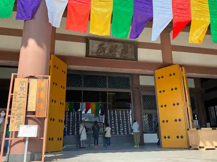 西新井大師総持寺の本殿・本堂