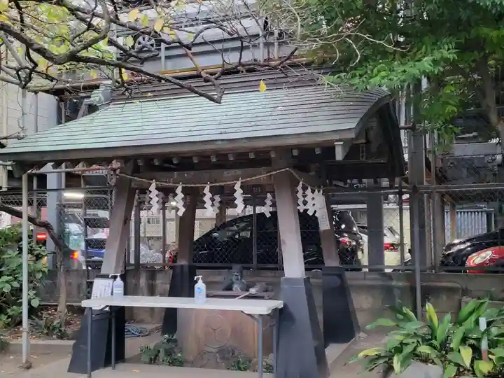 千住本氷川神社の手水舎