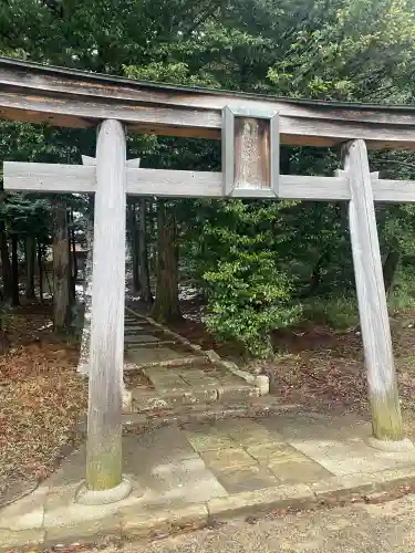 朝山神社の{uncategorized: "未分類", other: "その他", undefined: "問題あり", building: "その他建物", grave: "お墓", sacred_gate: "鳥居", guardian: "狛犬", statue: "像", buddha: "仏像", history: "歴史", nature: "自然", garden: "庭園", animal: "動物", pagoda: "塔", temizu: "手水舎", mountain_gate: "山門・神門", sanctuary: "本殿・本堂", subordinate: "末社・摂社", art: "芸術", scenery: "景色", jizo: "地蔵", ema: "絵馬", goshuin: "御朱印", omikuji: "おみくじ", items: "授与品その他", amulet: "お守り", goshuincho: "御朱印帳", eats: "食事", festival: "お祭り", votive_dance: "神楽", shichigosan: "七五三参", wedding: "結婚式", experience: "体験その他", initially: "初詣", around: "周辺", anti_infection: "感染症対策"}