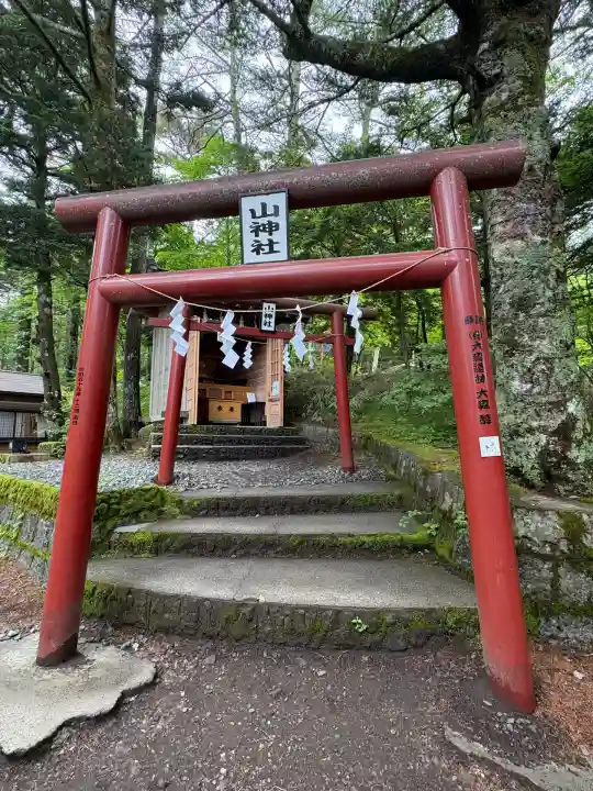 新屋山神社奥宮(山梨県)