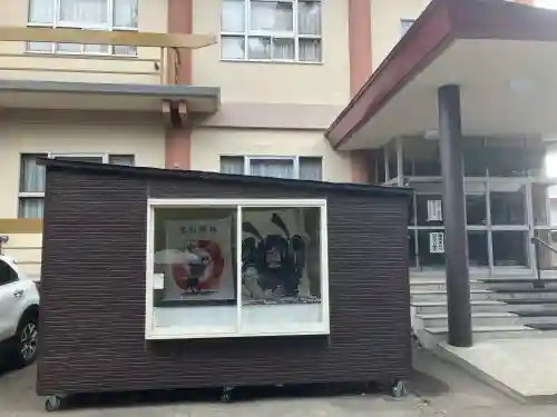 琴似神社の{uncategorized: "未分類", other: "その他", undefined: "問題あり", building: "その他建物", grave: "お墓", sacred_gate: "鳥居", guardian: "狛犬", statue: "像", buddha: "仏像", history: "歴史", nature: "自然", garden: "庭園", animal: "動物", pagoda: "塔", temizu: "手水舎", mountain_gate: "山門・神門", sanctuary: "本殿・本堂", subordinate: "末社・摂社", art: "芸術", scenery: "景色", jizo: "地蔵", ema: "絵馬", goshuin: "御朱印", omikuji: "おみくじ", items: "授与品その他", amulet: "お守り", goshuincho: "御朱印帳", eats: "食事", festival: "お祭り", votive_dance: "神楽", shichigosan: "七五三参", wedding: "結婚式", experience: "体験その他", initially: "初詣", around: "周辺", anti_infection: "感染症対策"}