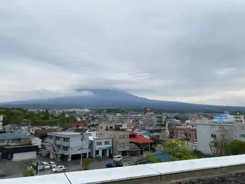 富士山本宮浅間大社の{uncategorized: "未分類", other: "その他", undefined: "問題あり", building: "その他建物", grave: "お墓", sacred_gate: "鳥居", guardian: "狛犬", statue: "像", buddha: "仏像", history: "歴史", nature: "自然", garden: "庭園", animal: "動物", pagoda: "塔", temizu: "手水舎", mountain_gate: "山門・神門", sanctuary: "本殿・本堂", subordinate: "末社・摂社", art: "芸術", scenery: "景色", jizo: "地蔵", ema: "絵馬", goshuin: "御朱印", omikuji: "おみくじ", items: "授与品その他", amulet: "お守り", goshuincho: "御朱印帳", eats: "食事", festival: "お祭り", votive_dance: "神楽", shichigosan: "七五三参", wedding: "結婚式", experience: "体験その他", initially: "初詣", around: "周辺", anti_infection: "感染症対策"}
