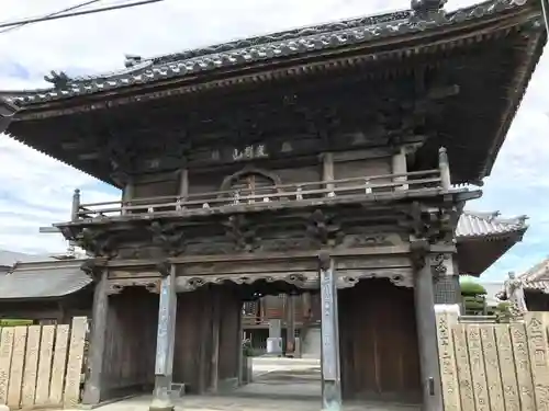 観音寺の山門