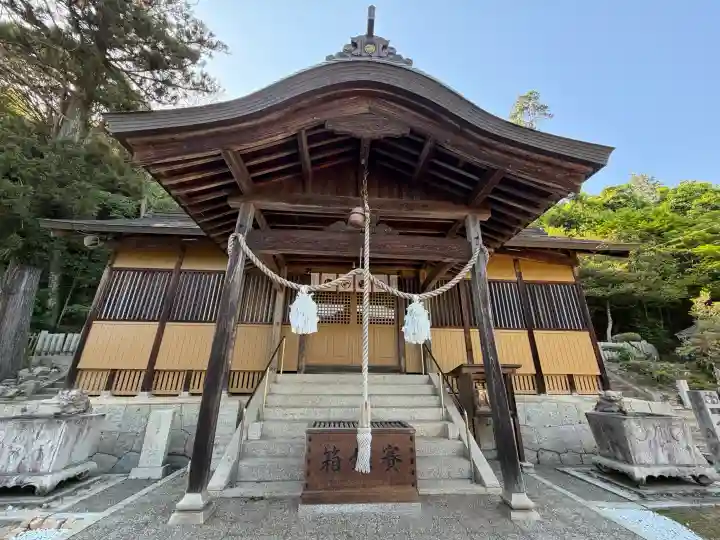 賀茂神社の{uncategorized: "未分類", other: "その他", undefined: "問題あり", building: "その他建物", grave: "お墓", sacred_gate: "鳥居", guardian: "狛犬", statue: "像", buddha: "仏像", history: "歴史", nature: "自然", garden: "庭園", animal: "動物", pagoda: "塔", temizu: "手水舎", mountain_gate: "山門・神門", sanctuary: "本殿・本堂", subordinate: "末社・摂社", art: "芸術", scenery: "景色", jizo: "地蔵", ema: "絵馬", goshuin: "御朱印", omikuji: "おみくじ", items: "授与品その他", amulet: "お守り", goshuincho: "御朱印帳", eats: "食事", festival: "お祭り", votive_dance: "神楽", shichigosan: "七五三参", wedding: "結婚式", experience: "体験その他", initially: "初詣", around: "周辺", anti_infection: "感染症対策"}
