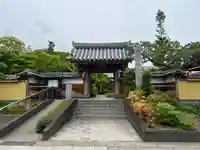 大学院の山門・神門