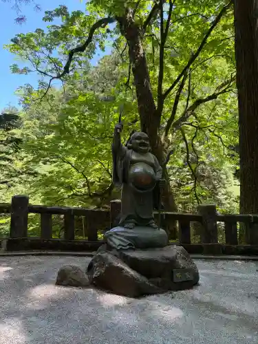 榛名神社の{uncategorized: "未分類", other: "その他", undefined: "問題あり", building: "その他建物", grave: "お墓", sacred_gate: "鳥居", guardian: "狛犬", statue: "像", buddha: "仏像", history: "歴史", nature: "自然", garden: "庭園", animal: "動物", pagoda: "塔", temizu: "手水舎", mountain_gate: "山門・神門", sanctuary: "本殿・本堂", subordinate: "末社・摂社", art: "芸術", scenery: "景色", jizo: "地蔵", ema: "絵馬", goshuin: "御朱印", omikuji: "おみくじ", items: "授与品その他", amulet: "お守り", goshuincho: "御朱印帳", eats: "食事", festival: "お祭り", votive_dance: "神楽", shichigosan: "七五三参", wedding: "結婚式", experience: "体験その他", initially: "初詣", around: "周辺", anti_infection: "感染症対策"}