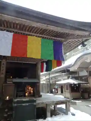 高野山金剛峯寺奥の院の{uncategorized: "未分類", other: "その他", undefined: "問題あり", building: "その他建物", grave: "お墓", sacred_gate: "鳥居", guardian: "狛犬", statue: "像", buddha: "仏像", history: "歴史", nature: "自然", garden: "庭園", animal: "動物", pagoda: "塔", temizu: "手水舎", mountain_gate: "山門・神門", sanctuary: "本殿・本堂", subordinate: "末社・摂社", art: "芸術", scenery: "景色", jizo: "地蔵", ema: "絵馬", goshuin: "御朱印", omikuji: "おみくじ", items: "授与品その他", amulet: "お守り", goshuincho: "御朱印帳", eats: "食事", festival: "お祭り", votive_dance: "神楽", shichigosan: "七五三参", wedding: "結婚式", experience: "体験その他", initially: "初詣", around: "周辺", anti_infection: "感染症対策"}