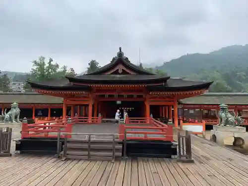 厳島神社の本殿