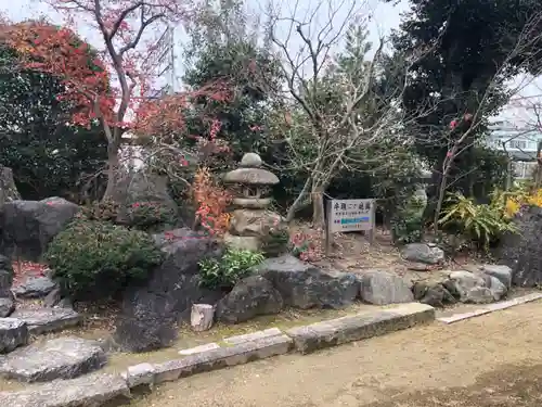 平井神社の庭園