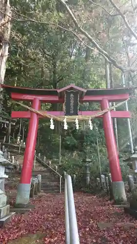 菅東山出世稲荷神社の鳥居