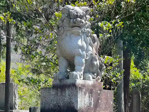 山梨縣護國神社の狛犬