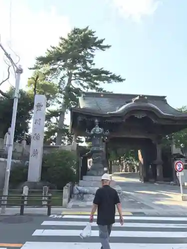 豊川閣　妙厳寺の山門