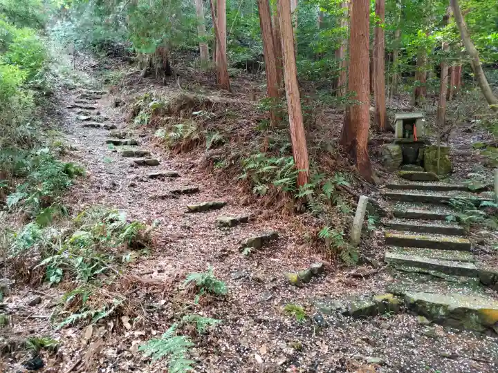 國狭槌神社の{uncategorized: "未分類", other: "その他", undefined: "問題あり", building: "その他建物", grave: "お墓", sacred_gate: "鳥居", guardian: "狛犬", statue: "像", buddha: "仏像", history: "歴史", nature: "自然", garden: "庭園", animal: "動物", pagoda: "塔", temizu: "手水舎", mountain_gate: "山門・神門", sanctuary: "本殿・本堂", subordinate: "末社・摂社", art: "芸術", scenery: "景色", jizo: "地蔵", ema: "絵馬", goshuin: "御朱印", omikuji: "おみくじ", items: "授与品その他", amulet: "お守り", goshuincho: "御朱印帳", eats: "食事", festival: "お祭り", votive_dance: "神楽", shichigosan: "七五三参", wedding: "結婚式", experience: "体験その他", initially: "初詣", around: "周辺", anti_infection: "感染症対策"}