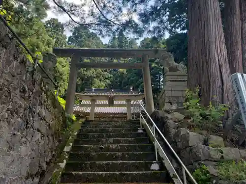 諏訪神社の鳥居