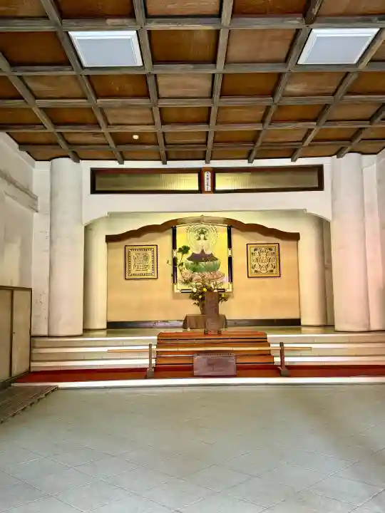 川崎大師(平間寺)の{uncategorized: "未分類", other: "その他", undefined: "問題あり", building: "その他建物", grave: "お墓", sacred_gate: "鳥居", guardian: "狛犬", statue: "像", buddha: "仏像", history: "歴史", nature: "自然", garden: "庭園", animal: "動物", pagoda: "塔", temizu: "手水舎", mountain_gate: "山門・神門", sanctuary: "本殿・本堂", subordinate: "末社・摂社", art: "芸術", scenery: "景色", jizo: "地蔵", ema: "絵馬", goshuin: "御朱印", omikuji: "おみくじ", items: "授与品その他", amulet: "お守り", goshuincho: "御朱印帳", eats: "食事", festival: "お祭り", votive_dance: "神楽", shichigosan: "七五三参", wedding: "結婚式", experience: "体験その他", initially: "初詣", around: "周辺", anti_infection: "感染症対策"}