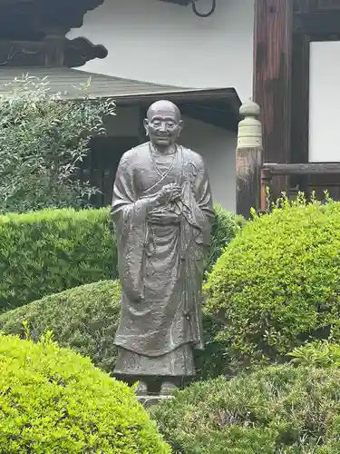 九品寺の像