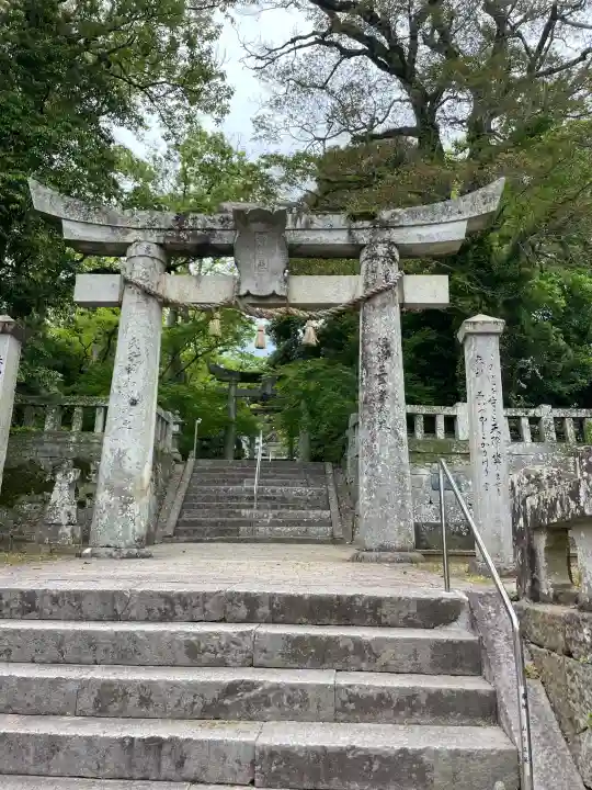 矢上神社の{uncategorized: "未分類", other: "その他", undefined: "問題あり", building: "その他建物", grave: "お墓", sacred_gate: "鳥居", guardian: "狛犬", statue: "像", buddha: "仏像", history: "歴史", nature: "自然", garden: "庭園", animal: "動物", pagoda: "塔", temizu: "手水舎", mountain_gate: "山門・神門", sanctuary: "本殿・本堂", subordinate: "末社・摂社", art: "芸術", scenery: "景色", jizo: "地蔵", ema: "絵馬", goshuin: "御朱印", omikuji: "おみくじ", items: "授与品その他", amulet: "お守り", goshuincho: "御朱印帳", eats: "食事", festival: "お祭り", votive_dance: "神楽", shichigosan: "七五三参", wedding: "結婚式", experience: "体験その他", initially: "初詣", around: "周辺", anti_infection: "感染症対策"}
