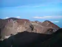 富士山頂上浅間大社奥宮の景色