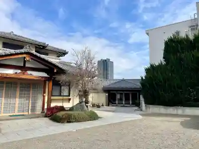 戒行寺の{uncategorized: "未分類", other: "その他", undefined: "問題あり", building: "その他建物", grave: "お墓", sacred_gate: "鳥居", guardian: "狛犬", statue: "像", buddha: "仏像", history: "歴史", nature: "自然", garden: "庭園", animal: "動物", pagoda: "塔", temizu: "手水舎", mountain_gate: "山門・神門", sanctuary: "本殿・本堂", subordinate: "末社・摂社", art: "芸術", scenery: "景色", jizo: "地蔵", ema: "絵馬", goshuin: "御朱印", omikuji: "おみくじ", items: "授与品その他", amulet: "お守り", goshuincho: "御朱印帳", eats: "食事", festival: "お祭り", votive_dance: "神楽", shichigosan: "七五三参", wedding: "結婚式", experience: "体験その他", initially: "初詣", around: "周辺", anti_infection: "感染症対策"}
