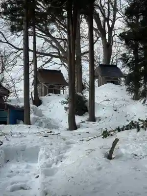 鳥越八幡宮境内社青麻神社の{uncategorized: "未分類", other: "その他", undefined: "問題あり", building: "その他建物", grave: "お墓", sacred_gate: "鳥居", guardian: "狛犬", statue: "像", buddha: "仏像", history: "歴史", nature: "自然", garden: "庭園", animal: "動物", pagoda: "塔", temizu: "手水舎", mountain_gate: "山門・神門", sanctuary: "本殿・本堂", subordinate: "末社・摂社", art: "芸術", scenery: "景色", jizo: "地蔵", ema: "絵馬", goshuin: "御朱印", omikuji: "おみくじ", items: "授与品その他", amulet: "お守り", goshuincho: "御朱印帳", eats: "食事", festival: "お祭り", votive_dance: "神楽", shichigosan: "七五三参", wedding: "結婚式", experience: "体験その他", initially: "初詣", around: "周辺", anti_infection: "感染症対策"}