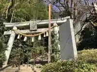 座間神社の鳥居
