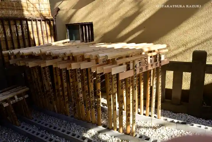 被官稲荷神社の授与品その他