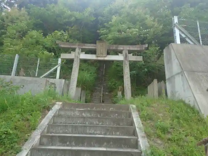 神明神社の{uncategorized: "未分類", other: "その他", undefined: "問題あり", building: "その他建物", grave: "お墓", sacred_gate: "鳥居", guardian: "狛犬", statue: "像", buddha: "仏像", history: "歴史", nature: "自然", garden: "庭園", animal: "動物", pagoda: "塔", temizu: "手水舎", mountain_gate: "山門・神門", sanctuary: "本殿・本堂", subordinate: "末社・摂社", art: "芸術", scenery: "景色", jizo: "地蔵", ema: "絵馬", goshuin: "御朱印", omikuji: "おみくじ", items: "授与品その他", amulet: "お守り", goshuincho: "御朱印帳", eats: "食事", festival: "お祭り", votive_dance: "神楽", shichigosan: "七五三参", wedding: "結婚式", experience: "体験その他", initially: "初詣", around: "周辺", anti_infection: "感染症対策"}