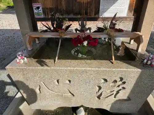 新川神社の{uncategorized: "未分類", other: "その他", undefined: "問題あり", building: "その他建物", grave: "お墓", sacred_gate: "鳥居", guardian: "狛犬", statue: "像", buddha: "仏像", history: "歴史", nature: "自然", garden: "庭園", animal: "動物", pagoda: "塔", temizu: "手水舎", mountain_gate: "山門・神門", sanctuary: "本殿・本堂", subordinate: "末社・摂社", art: "芸術", scenery: "景色", jizo: "地蔵", ema: "絵馬", goshuin: "御朱印", omikuji: "おみくじ", items: "授与品その他", amulet: "お守り", goshuincho: "御朱印帳", eats: "食事", festival: "お祭り", votive_dance: "神楽", shichigosan: "七五三参", wedding: "結婚式", experience: "体験その他", initially: "初詣", around: "周辺", anti_infection: "感染症対策"}