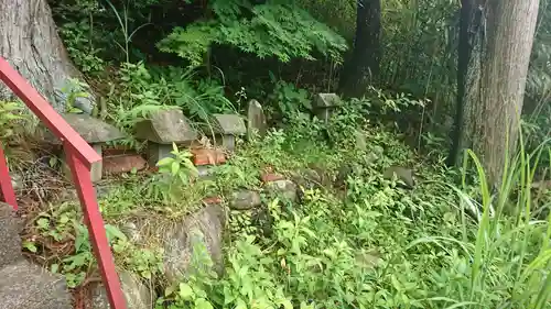 億満稲荷神社の末社・摂社