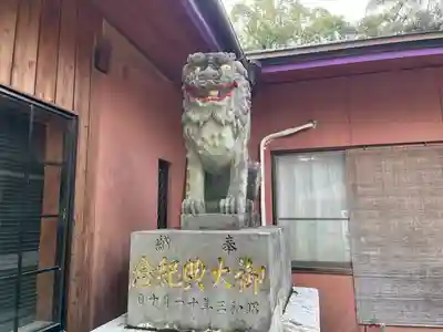 加紫久利神社の狛犬