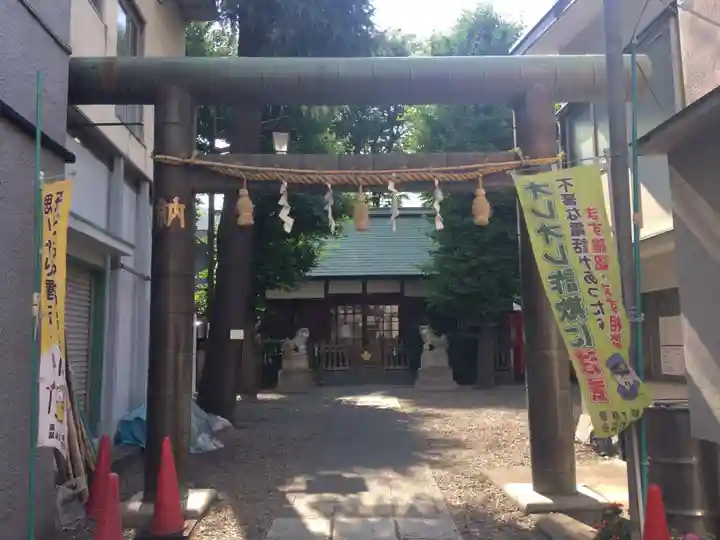 諏訪神社の鳥居
