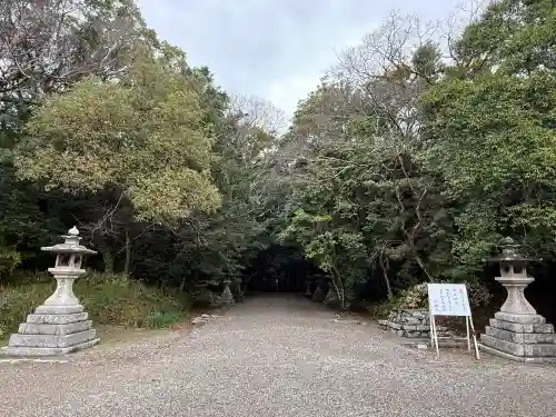 日前神宮・國懸神宮の{uncategorized: "未分類", other: "その他", undefined: "問題あり", building: "その他建物", grave: "お墓", sacred_gate: "鳥居", guardian: "狛犬", statue: "像", buddha: "仏像", history: "歴史", nature: "自然", garden: "庭園", animal: "動物", pagoda: "塔", temizu: "手水舎", mountain_gate: "山門・神門", sanctuary: "本殿・本堂", subordinate: "末社・摂社", art: "芸術", scenery: "景色", jizo: "地蔵", ema: "絵馬", goshuin: "御朱印", omikuji: "おみくじ", items: "授与品その他", amulet: "お守り", goshuincho: "御朱印帳", eats: "食事", festival: "お祭り", votive_dance: "神楽", shichigosan: "七五三参", wedding: "結婚式", experience: "体験その他", initially: "初詣", around: "周辺", anti_infection: "感染症対策"}