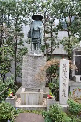 薬研堀不動院(川崎大師東京別院)の像