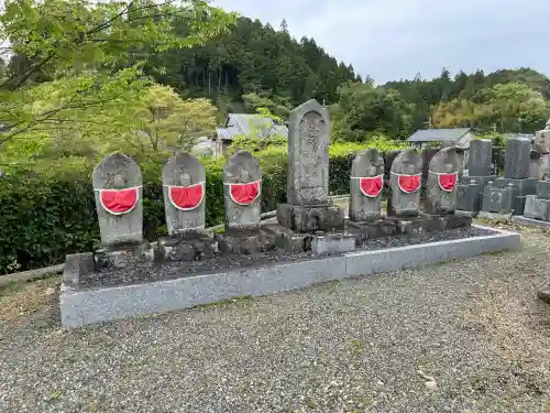 大福寺の{uncategorized: "未分類", other: "その他", undefined: "問題あり", building: "その他建物", grave: "お墓", sacred_gate: "鳥居", guardian: "狛犬", statue: "像", buddha: "仏像", history: "歴史", nature: "自然", garden: "庭園", animal: "動物", pagoda: "塔", temizu: "手水舎", mountain_gate: "山門・神門", sanctuary: "本殿・本堂", subordinate: "末社・摂社", art: "芸術", scenery: "景色", jizo: "地蔵", ema: "絵馬", goshuin: "御朱印", omikuji: "おみくじ", items: "授与品その他", amulet: "お守り", goshuincho: "御朱印帳", eats: "食事", festival: "お祭り", votive_dance: "神楽", shichigosan: "七五三参", wedding: "結婚式", experience: "体験その他", initially: "初詣", around: "周辺", anti_infection: "感染症対策"}