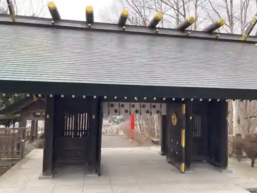 本輪西八幡神社の山門・神門