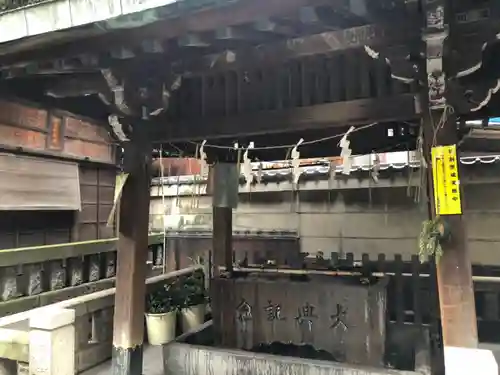 小野照崎神社の手水舎
