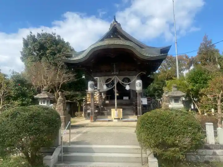 小田井縣神社の{uncategorized: "未分類", other: "その他", undefined: "問題あり", building: "その他建物", grave: "お墓", sacred_gate: "鳥居", guardian: "狛犬", statue: "像", buddha: "仏像", history: "歴史", nature: "自然", garden: "庭園", animal: "動物", pagoda: "塔", temizu: "手水舎", mountain_gate: "山門・神門", sanctuary: "本殿・本堂", subordinate: "末社・摂社", art: "芸術", scenery: "景色", jizo: "地蔵", ema: "絵馬", goshuin: "御朱印", omikuji: "おみくじ", items: "授与品その他", amulet: "お守り", goshuincho: "御朱印帳", eats: "食事", festival: "お祭り", votive_dance: "神楽", shichigosan: "七五三参", wedding: "結婚式", experience: "体験その他", initially: "初詣", around: "周辺", anti_infection: "感染症対策"}
