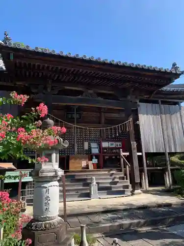石薬師寺の本殿・本堂