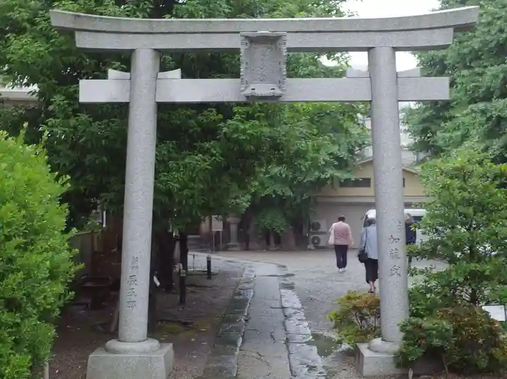 被官稲荷神社の鳥居