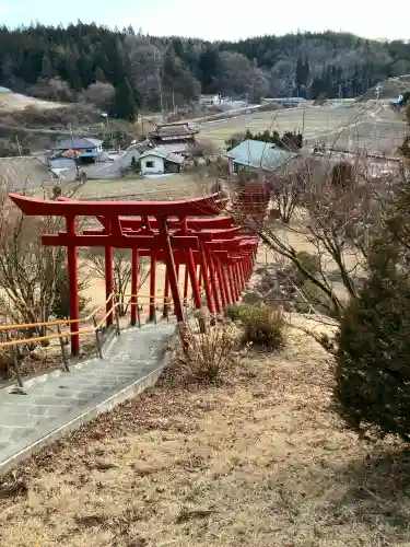 暮坪稲荷神社の{uncategorized: "未分類", other: "その他", undefined: "問題あり", building: "その他建物", grave: "お墓", sacred_gate: "鳥居", guardian: "狛犬", statue: "像", buddha: "仏像", history: "歴史", nature: "自然", garden: "庭園", animal: "動物", pagoda: "塔", temizu: "手水舎", mountain_gate: "山門・神門", sanctuary: "本殿・本堂", subordinate: "末社・摂社", art: "芸術", scenery: "景色", jizo: "地蔵", ema: "絵馬", goshuin: "御朱印", omikuji: "おみくじ", items: "授与品その他", amulet: "お守り", goshuincho: "御朱印帳", eats: "食事", festival: "お祭り", votive_dance: "神楽", shichigosan: "七五三参", wedding: "結婚式", experience: "体験その他", initially: "初詣", around: "周辺", anti_infection: "感染症対策"}