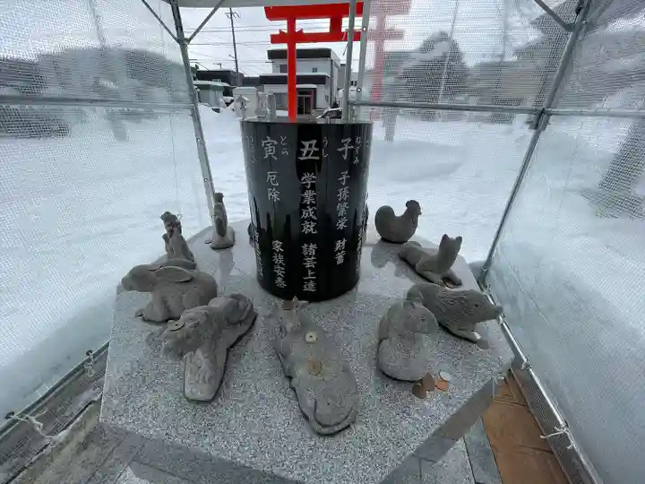 新川皇大神社の像