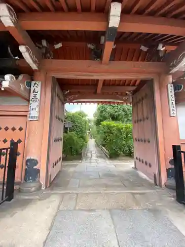 檀王法林寺の山門