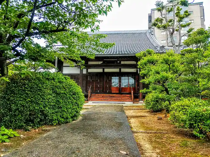 西雲寺の本殿・本堂