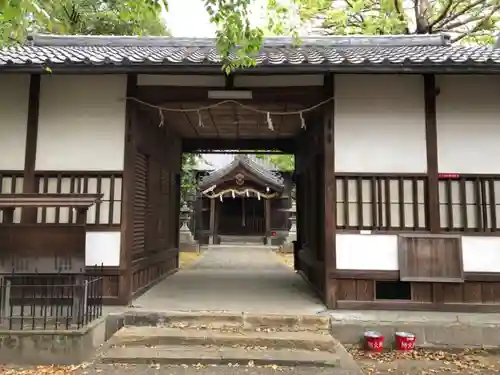 菱妻神社の山門・神門