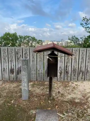 玉井宮東照宮の{uncategorized: "未分類", other: "その他", undefined: "問題あり", building: "その他建物", grave: "お墓", sacred_gate: "鳥居", guardian: "狛犬", statue: "像", buddha: "仏像", history: "歴史", nature: "自然", garden: "庭園", animal: "動物", pagoda: "塔", temizu: "手水舎", mountain_gate: "山門・神門", sanctuary: "本殿・本堂", subordinate: "末社・摂社", art: "芸術", scenery: "景色", jizo: "地蔵", ema: "絵馬", goshuin: "御朱印", omikuji: "おみくじ", items: "授与品その他", amulet: "お守り", goshuincho: "御朱印帳", eats: "食事", festival: "お祭り", votive_dance: "神楽", shichigosan: "七五三参", wedding: "結婚式", experience: "体験その他", initially: "初詣", around: "周辺", anti_infection: "感染症対策"}