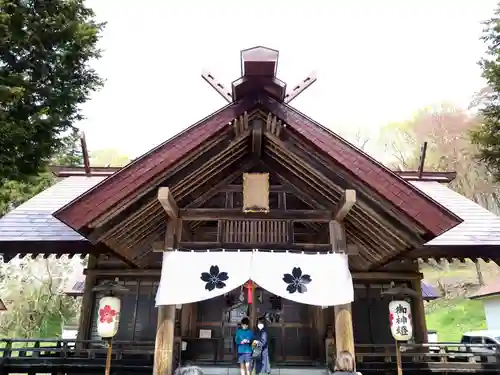 新得神社の本殿・本堂